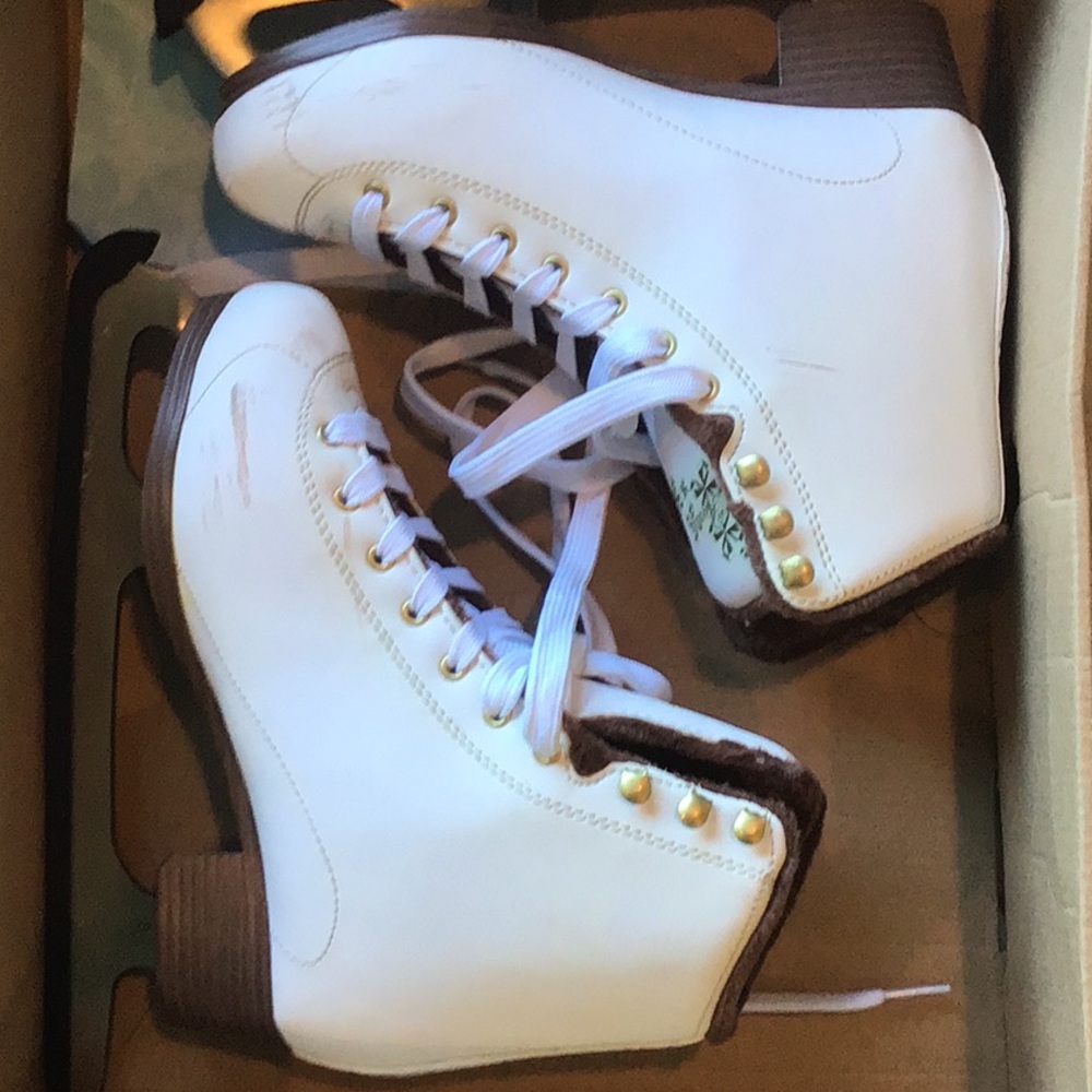 Blade Runner Girl’s Ice Skates